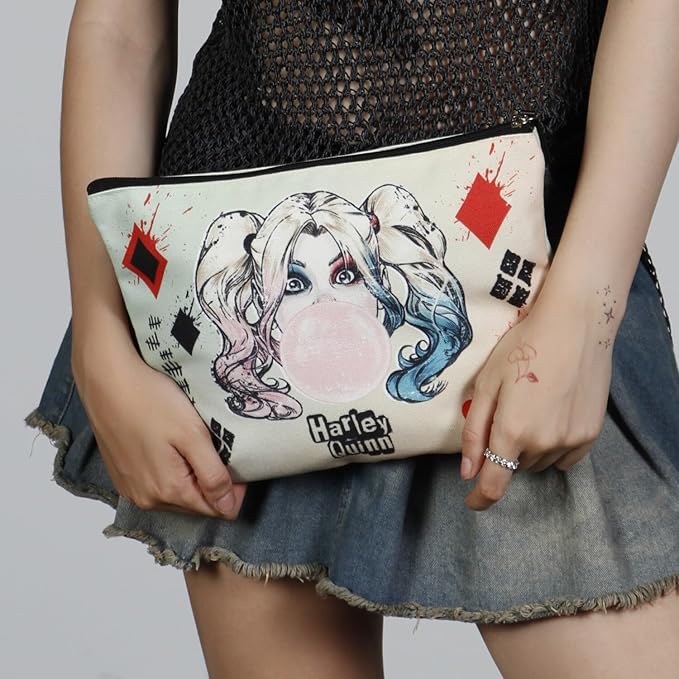 Borsa da toilette beige DC Comics con stampa Harley Quinn Mad Love, beauty case in poliestere da 1.3 litri con cerniera
