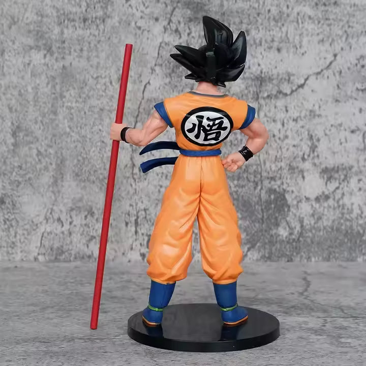 Action figure Dragon Ball di Goku alta 22 cm con articolazioni multiple e bastone Nyoi intercambiabile, dettagli accurati su viso e abbigliamento fedeli all'anime
